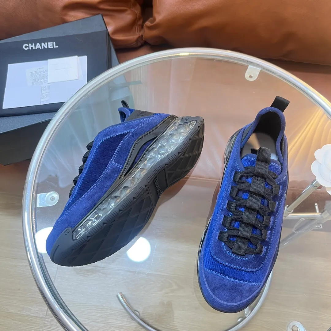 👟👟Ex-factory price 600👟👟 [Long-term supply of high-end versions] ⚠️Note: This model has many colors and the market has a complete range of colors. Welcome to consult ~ chanel Chanel Xiaoxiang casual sports shoes for couples and dad shoes for couples. The original version of the counter is 1:1, each color is accurately matched, and the internal standard is coded. ❣️Fabric material: original imported cow down + imported fabric, ❣️Inner material: imported breathable velvet, ❣️Outsole material: Original 1:1 mold opening, 3 layers of TPU ❣️Number of sizes: Women's 35-42 Men's 39-46 (Men's ➕10) Couple's version (with full set of high-end packaging)